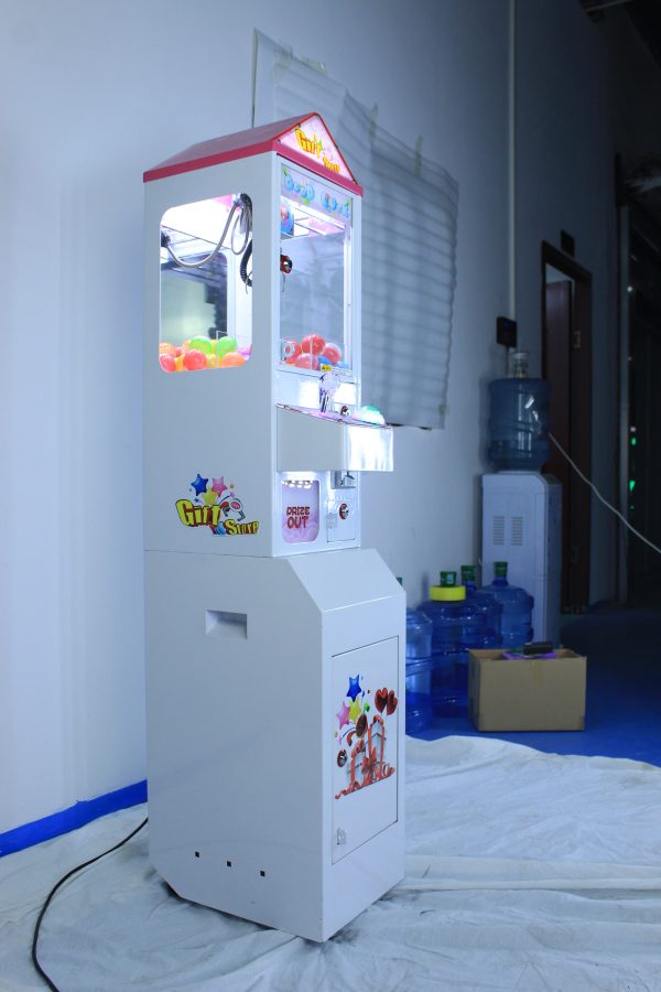 Factory Wholesale Coin Operated Candy vending machine Mini Claw Machine for sale - Image 4