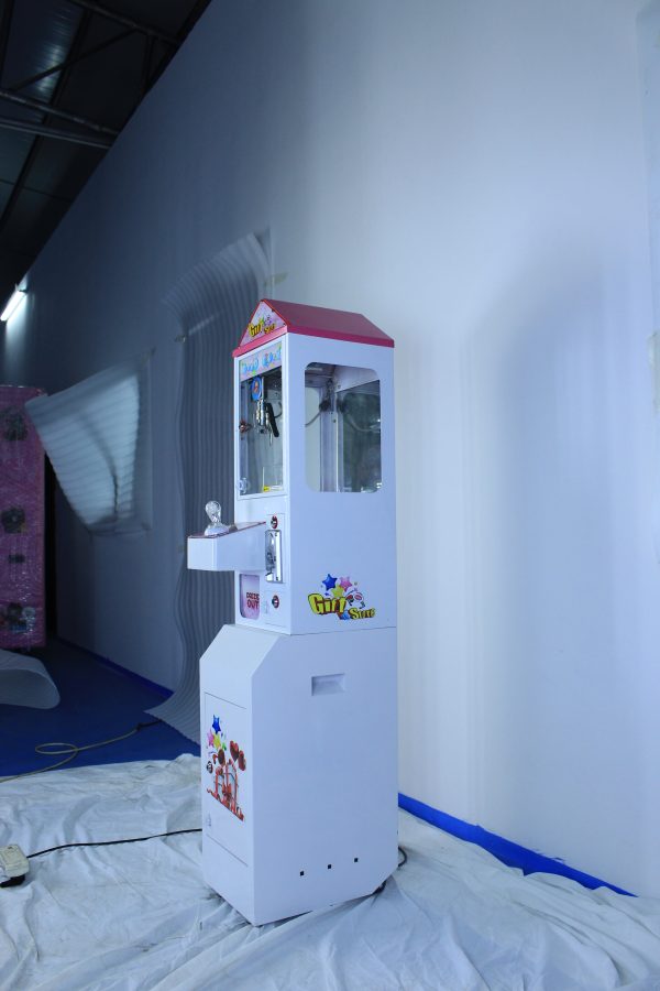Factory Wholesale Coin Operated Candy vending machine Mini Claw Machine for sale - Image 5