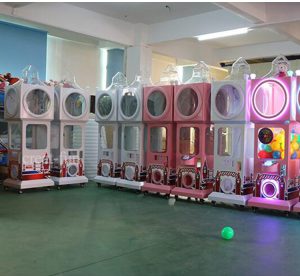 A charming and iconic coin-operated Big Ben Gashapon Machine designed to dispense capsule toys. Featuring the distinctive Big Ben design, this machine is perfect for adding a touch of British charm to arcades, toy stores, and entertainment centers.