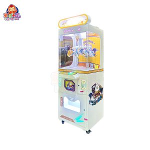 Máquina expendedora de regalos con pinza y disco giratorio que sujeta varios premios.