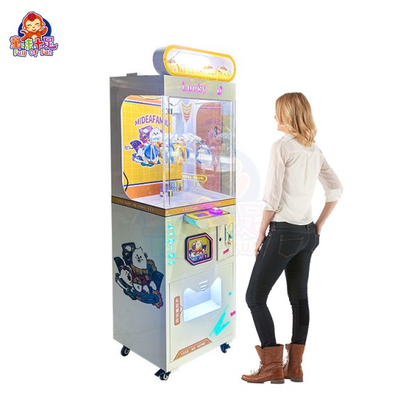 Clamp gift machine with rotating disk holding multiple prizes.