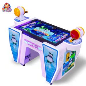 Bambini che giocano a un videogioco di calcio a due giocatori.