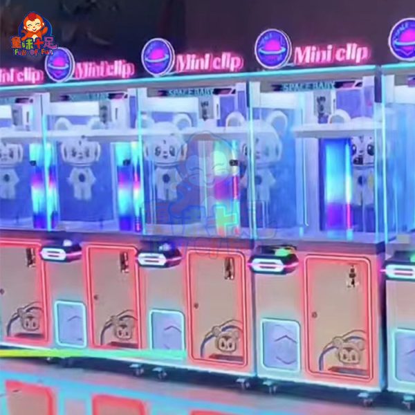 Dual-player Clamp Gift Machine with luxury design, LED lights, and customizable claw settings.