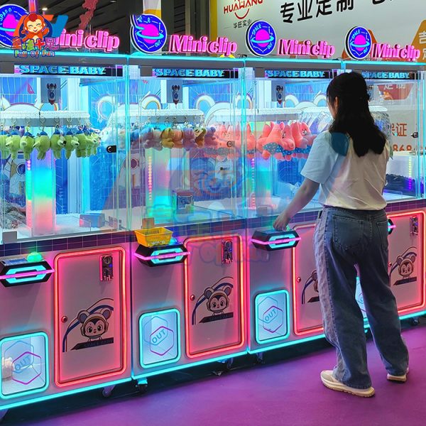 Dual-player Clamp Gift Machine with luxury design, LED lights, and customizable claw settings.