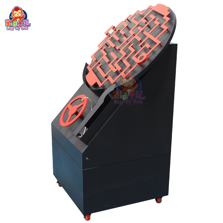 Máquina de juego de laberinto circular donde los jugadores guían una bola a través de giros y vueltas haciendo girar un disco, creando un desafío atractivo.