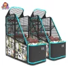 Máquina recreativa de baloncesto con diseño de dibujos animados, equipada con tiras de luces LED azules.