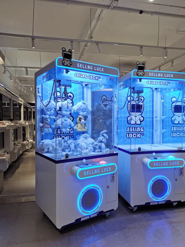 Arcade claw machine